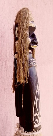 az-en-babam-egy-fekete-no-papua-uj-guinea-harci-szineiben-elbuvolo-egesz-alakos-szobor-big-2